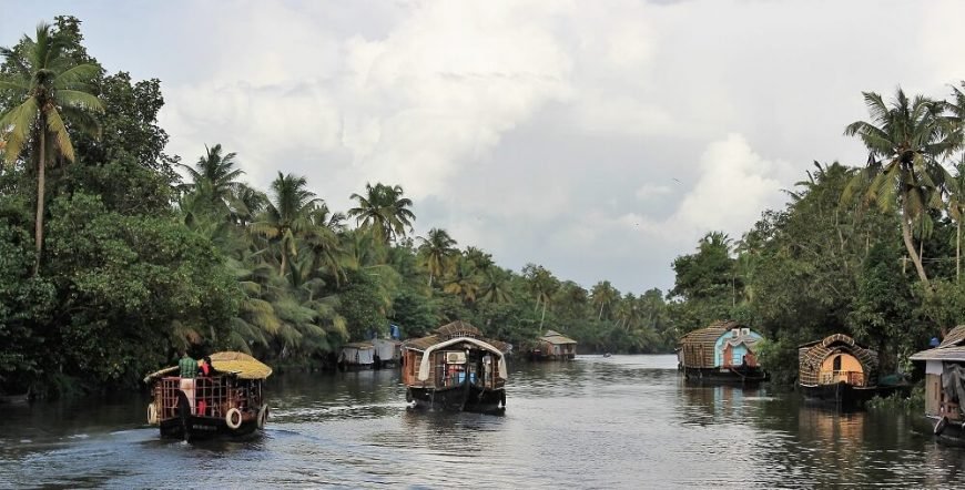 kerala-honeymoon-package-houseboat-870x442